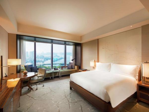 Conrad Tokyo : photo 3 de la chambre chambre lit king-size - vue sur baie