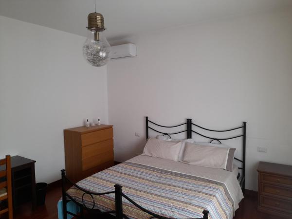 Tolle : photo 3 de la chambre chambre double ou lits jumeaux avec salle de bains commune