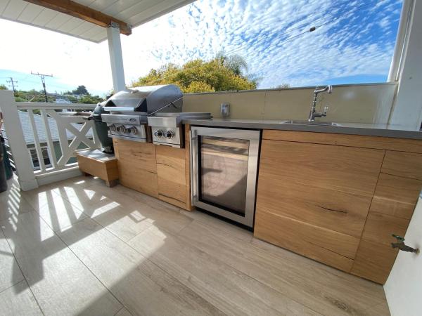 Contemporary Home within Walking distance to Santa Monica Beach : photo 5 de la chambre studio in the back