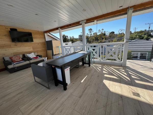 Contemporary Home within Walking distance to Santa Monica Beach : photo 6 de la chambre studio in the back