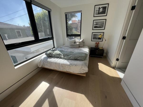Contemporary Home within Walking distance to Santa Monica Beach : photo 7 de la chambre studio in the back