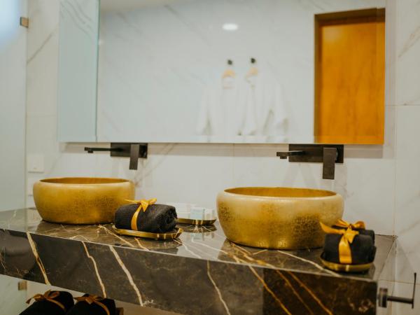 ArcoSodi Hotel Boutique : photo 1 de la chambre suite lit king-size avec baignoire spa