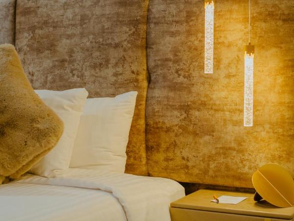 ArcoSodi Hotel Boutique : photo 9 de la chambre suite lit king-size avec baignoire spa