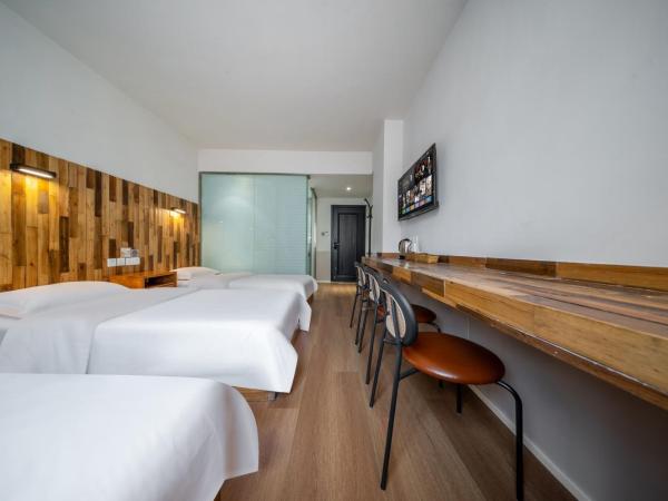 Sonderia Hostel & Bar - Lazybones Hostel : photo 5 de la chambre chambre triple standard avec salle de bains privative