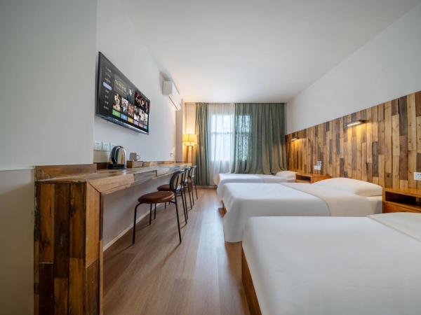 Sonderia Hostel & Bar - Lazybones Hostel : photo 4 de la chambre chambre triple standard avec salle de bains privative