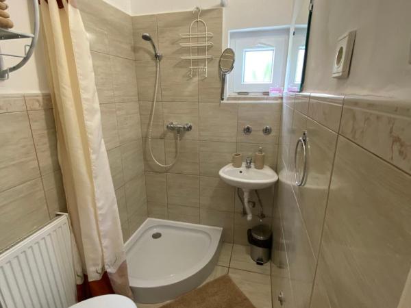 Vázsonyi Vendégház : photo 3 de la chambre chambre familiale - vue sur jardin