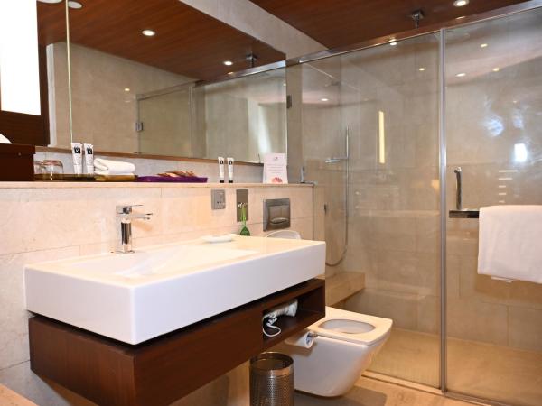 The LaLiT New Delhi : photo 4 de la chambre corner suite - 10% discount on food & soft beverages, laundry & spa