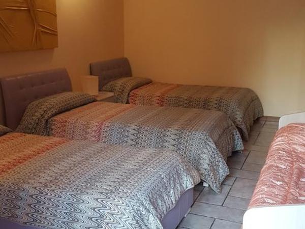 B&B Ai Prati : photo 1 de la chambre chambre quadruple avec salle de bains privative