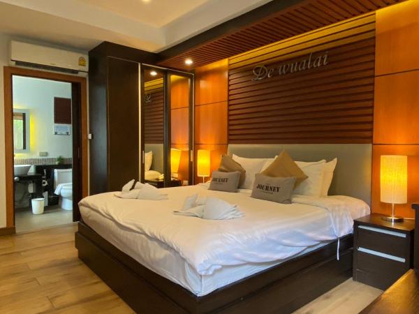 Hotel De Wualai-SHA Extra Plus : photo 9 de la chambre chambre lit king-size avec douche accessible en fauteuil roulant - adaptée aux personnes à mobilité réduite