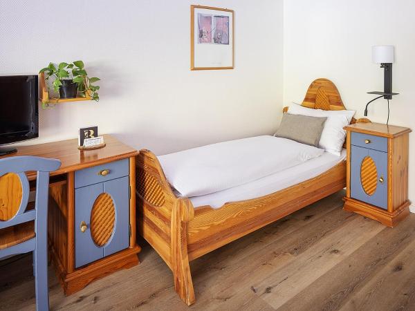 Hotel Bodmi : photo 4 de la chambre chambre familiale - vue sur cour