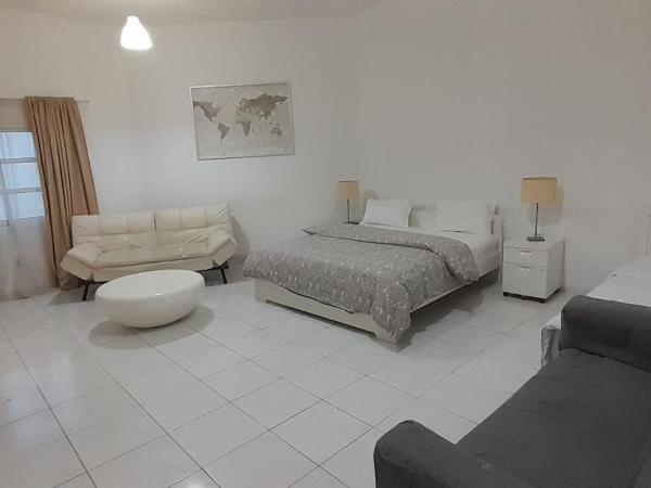 Comfortable Private Rooms in Compound Housing : photo 2 de la chambre chambre double avec salle de bains privative