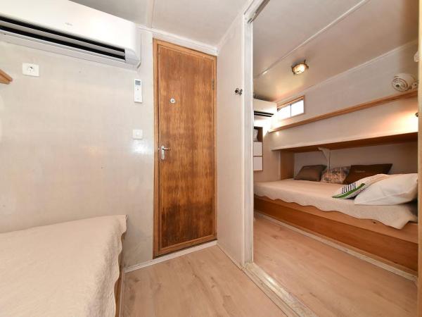 Ship Dolin - with view to Zadar Old town : photo 5 de la chambre chambre double avec salle de bains privative