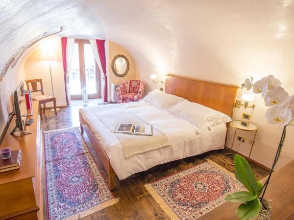 Corte Realdi Suites Piazza Erbe : photo 1 de la chambre appartement supérieur avec balcon en duplex - vue sur ville