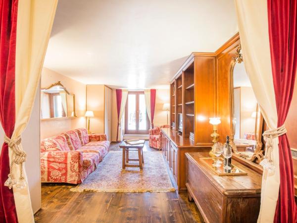 Corte Realdi Suites Piazza Erbe : photo 6 de la chambre appartement supérieur avec balcon en duplex - vue sur ville