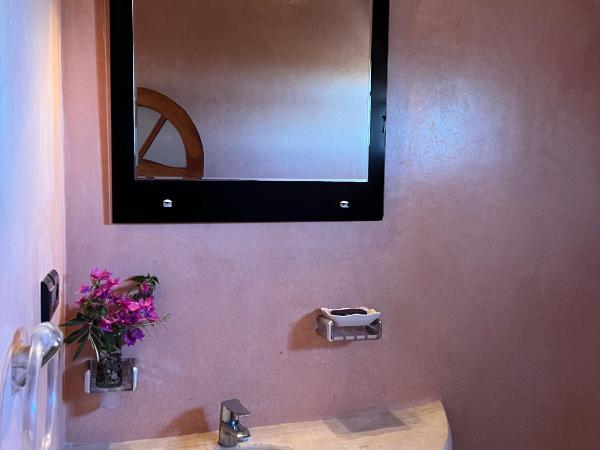 Villa Apollonia - Blissful Garden Paradise with Pool nestled in Nature : photo 3 de la chambre chambre double - vue sur jardin