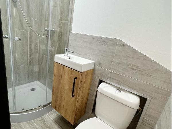 Room only, with Shared bathrooms, option of the entire house if available-NG6 9FE : photo 4 de la chambre chambre double