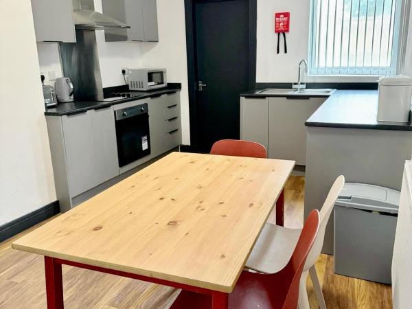 Room only, with Shared bathrooms, option of the entire house if available-NG6 9FE : photo 1 de la chambre chambre double