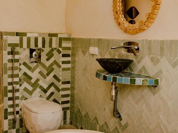 Aarabian lodge : photo 5 de la chambre chambre double deluxe avec baignoire