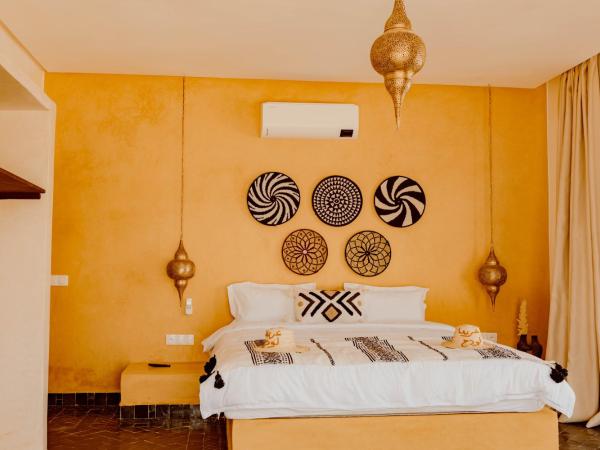 Aarabian lodge : photo 6 de la chambre chambre double deluxe avec baignoire