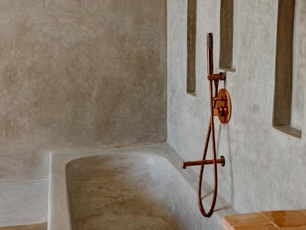 Aarabian lodge : photo 10 de la chambre chambre lit king-size - vue sur montagne