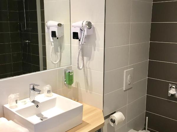 Brit Hotel Martigues Nord : photo 4 de la chambre chambre lits jumeaux - non-fumeurs