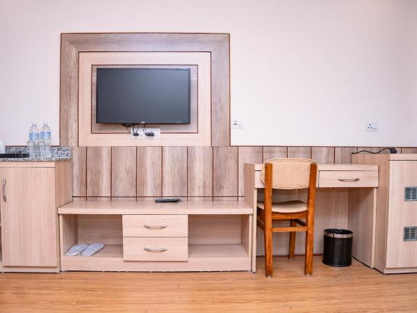 Drishya Hotel : photo 4 de la chambre deluxe queen room with mountain and city view