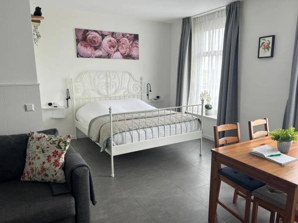 B&B Zunderdorp : photo 2 de la chambre chambre quadruple avec salle de bains privative