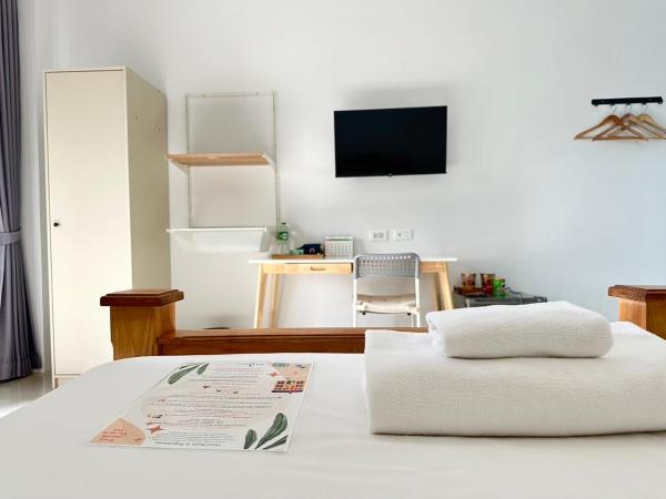 Alleyhill Phuket - Private & Cozy Boutique : photo 1 de la chambre chambre simple - vue sur montagne