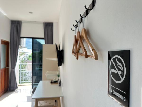 Alleyhill Phuket - Private & Cozy Boutique : photo 2 de la chambre chambre simple - vue sur montagne