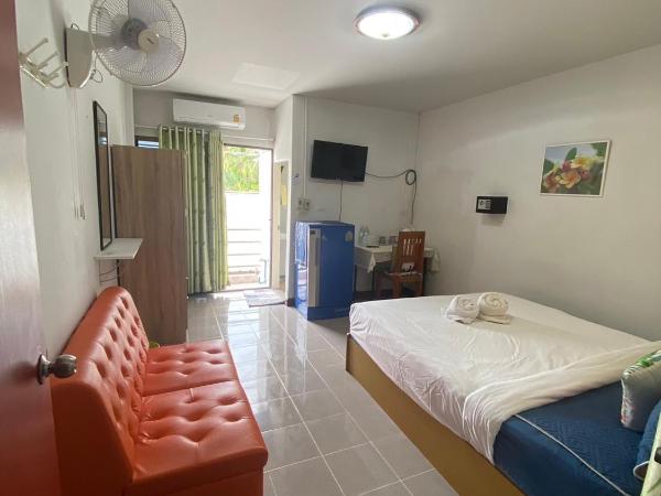 Jenny Hostel HuaHin : photo 1 de la chambre chambre double avec salle de bains privative