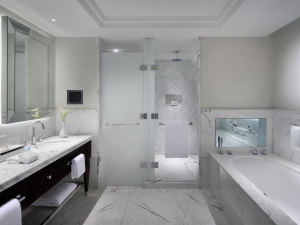 Kempinski The Boulevard Dubai : photo 4 de la chambre grand club burj view room king