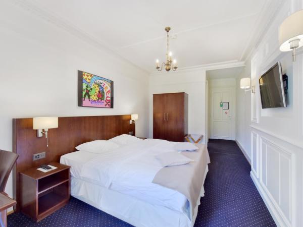 J5 Hotels Helvetie & La Brasserie : photo 5 de la chambre chambre double ou lits jumeaux