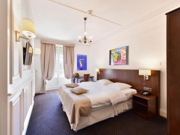 J5 Hotels Helvetie & La Brasserie : photo 3 de la chambre chambre double ou lits jumeaux