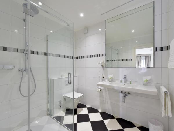 J5 Hotels Helvetie & La Brasserie : photo 9 de la chambre chambre double ou lits jumeaux