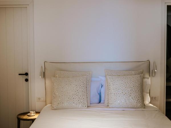 CASA SUNSHA SANTORINI : photo 5 de la chambre grande sea-view suite with outdoor jacuzzi