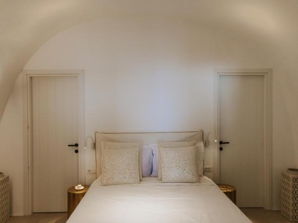 CASA SUNSHA SANTORINI : photo 8 de la chambre grande sea-view suite with outdoor jacuzzi