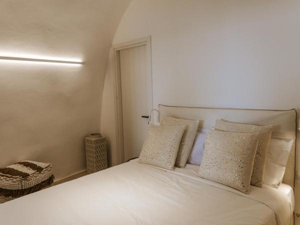 CASA SUNSHA SANTORINI : photo 7 de la chambre grande sea-view suite with outdoor jacuzzi