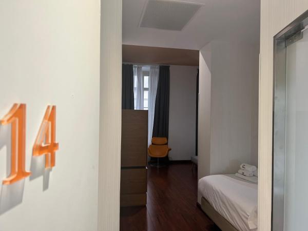Petit Palace Plaza Málaga : photo 4 de la chambre chambre quadruple supérieure