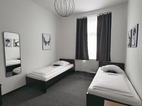 Hotel AVAlex : photo 2 de la chambre chambre double Économique avec salle de bains commune