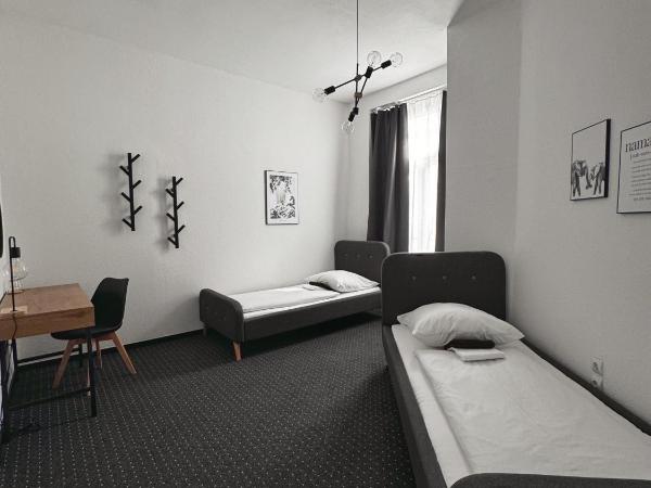 Hotel AVAlex : photo 7 de la chambre chambre double Économique avec salle de bains commune