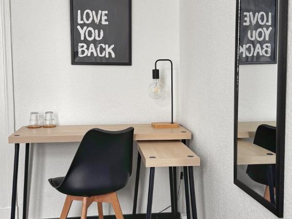 Hotel AVAlex : photo 10 de la chambre chambre double Économique avec salle de bains commune