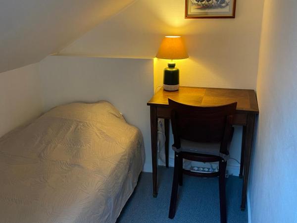 Hotel Saint Yves : photo 4 de la chambre chambre triple