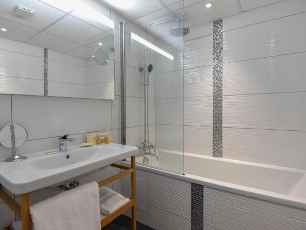 Hôtel Point France : photo 4 de la chambre chambre familiale avec balcon