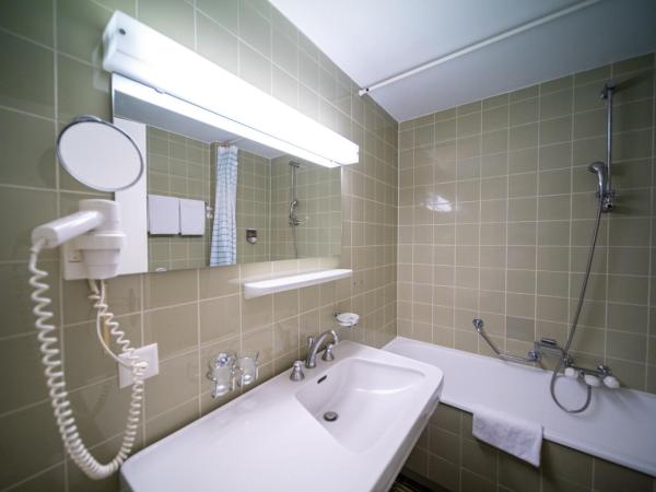 Hotel La Perla : photo 6 de la chambre panorama double room with balcony lake side