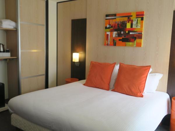 Hôtel Point France : photo 1 de la chambre chambre double avec balcon