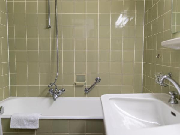 Hotel La Perla : photo 4 de la chambre economy double room with balcony lake side