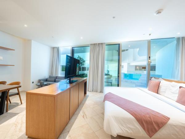 FIVE Jumeirah Village : photo 1 de la chambre suite principale avec piscine privée