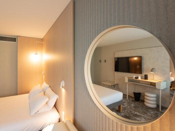 Novotel Macon Nord Autoroute du Soleil : photo 5 de la chambre chambre double supérieure avec canapé