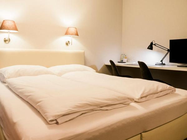 Hotel Villa Solln : photo 4 de la chambre chambre double standard avec canapé