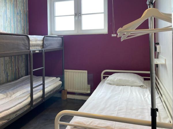 Crafoord Place Hostel : photo 4 de la chambre chambre triple avec salle de bains commune